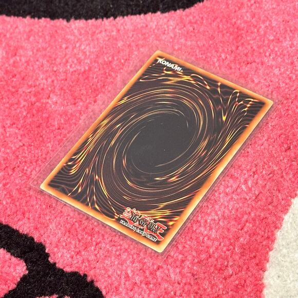 Dark Magician MAGO-EN002 [1st Edition Gold Rare] – Yu-Gi-Oh! Maximum Gold - Picture 8 of 8